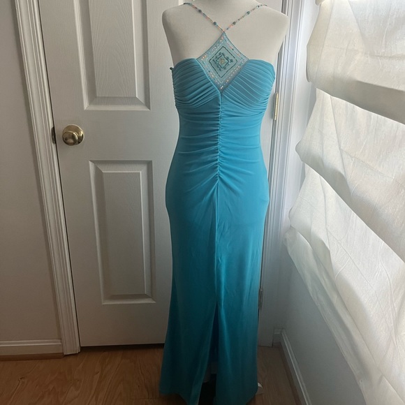 Beautiful blue gown - Picture 1 of 8